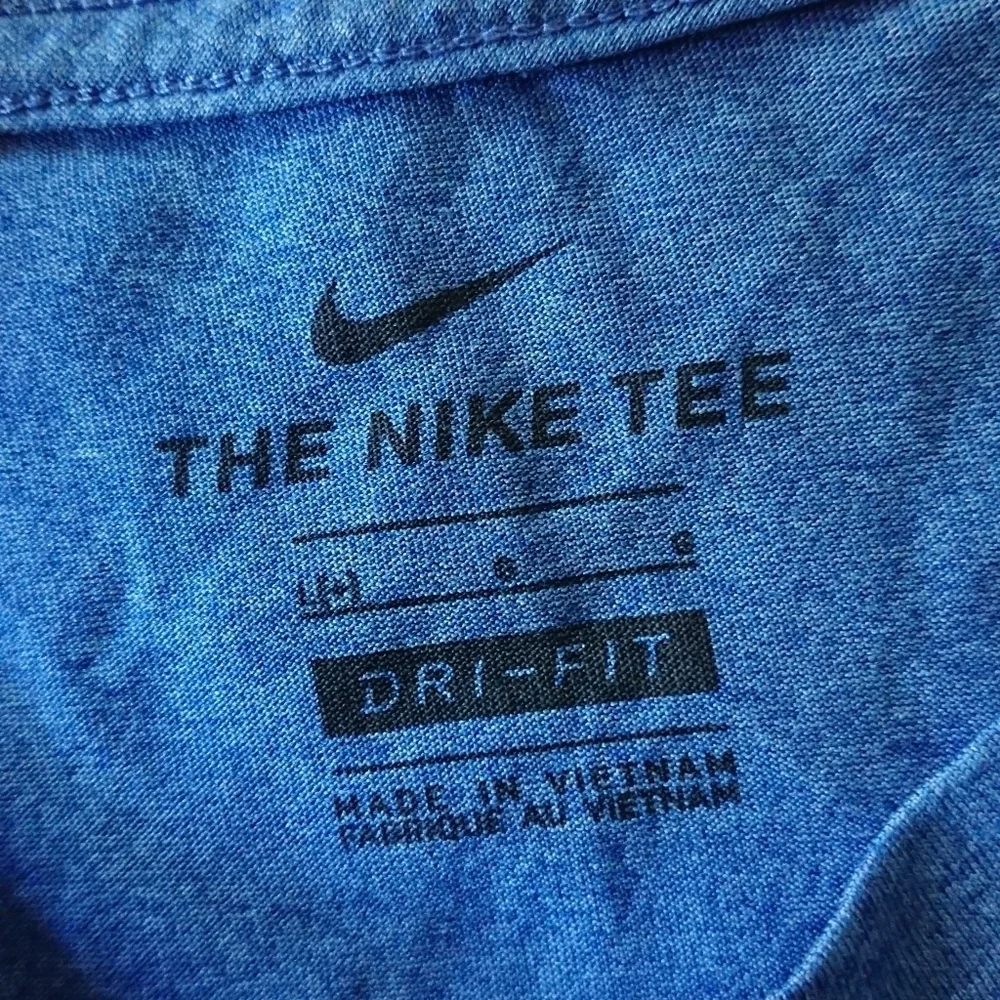 Nike Kids Dri-FIT short-sleeve Classic Blue Tee size L (8-9)